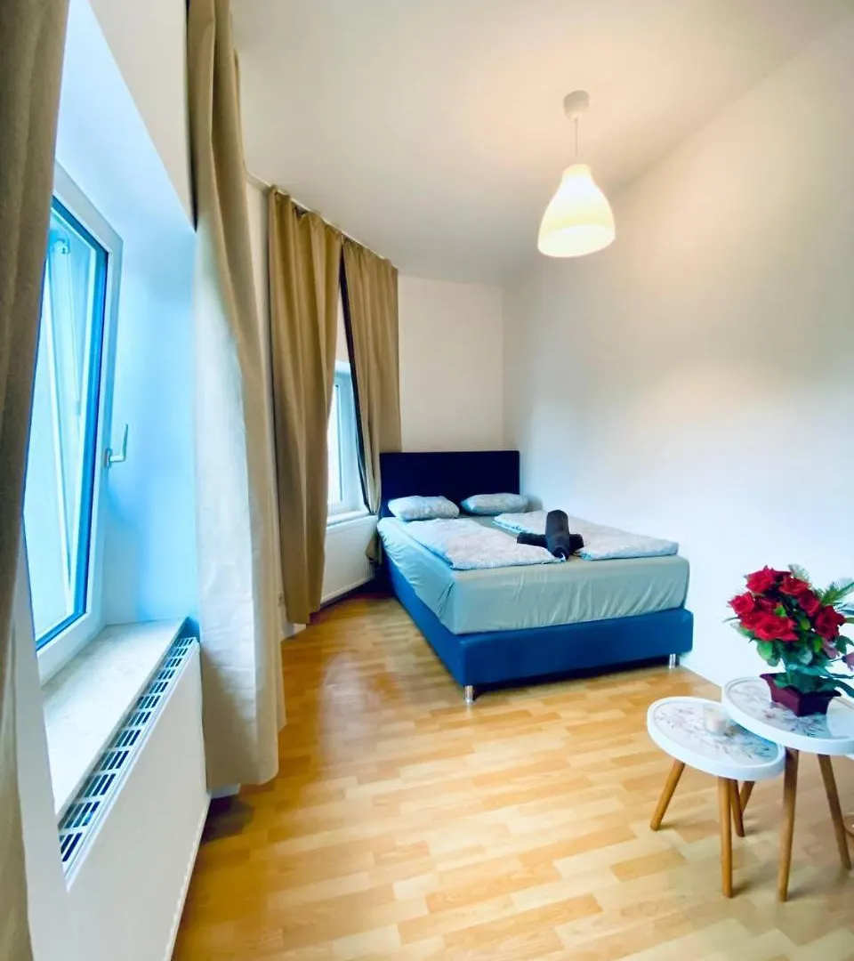 Spacious 4-Bedroom Shared Apartment For Big Groups Vienna