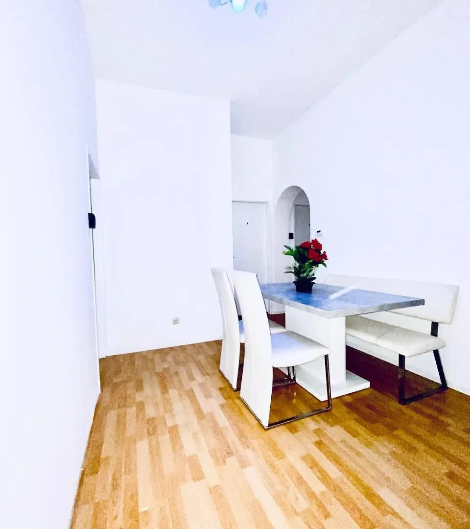 Spacious 4-Bedroom Shared Apartment For Big Groups Vienna