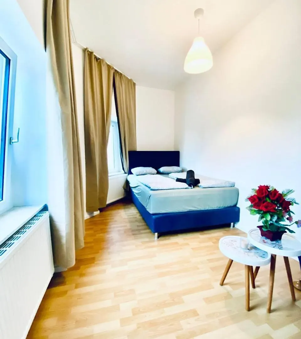 Spacious 4-Bedroom Shared Apartment For Big Groups Vienna