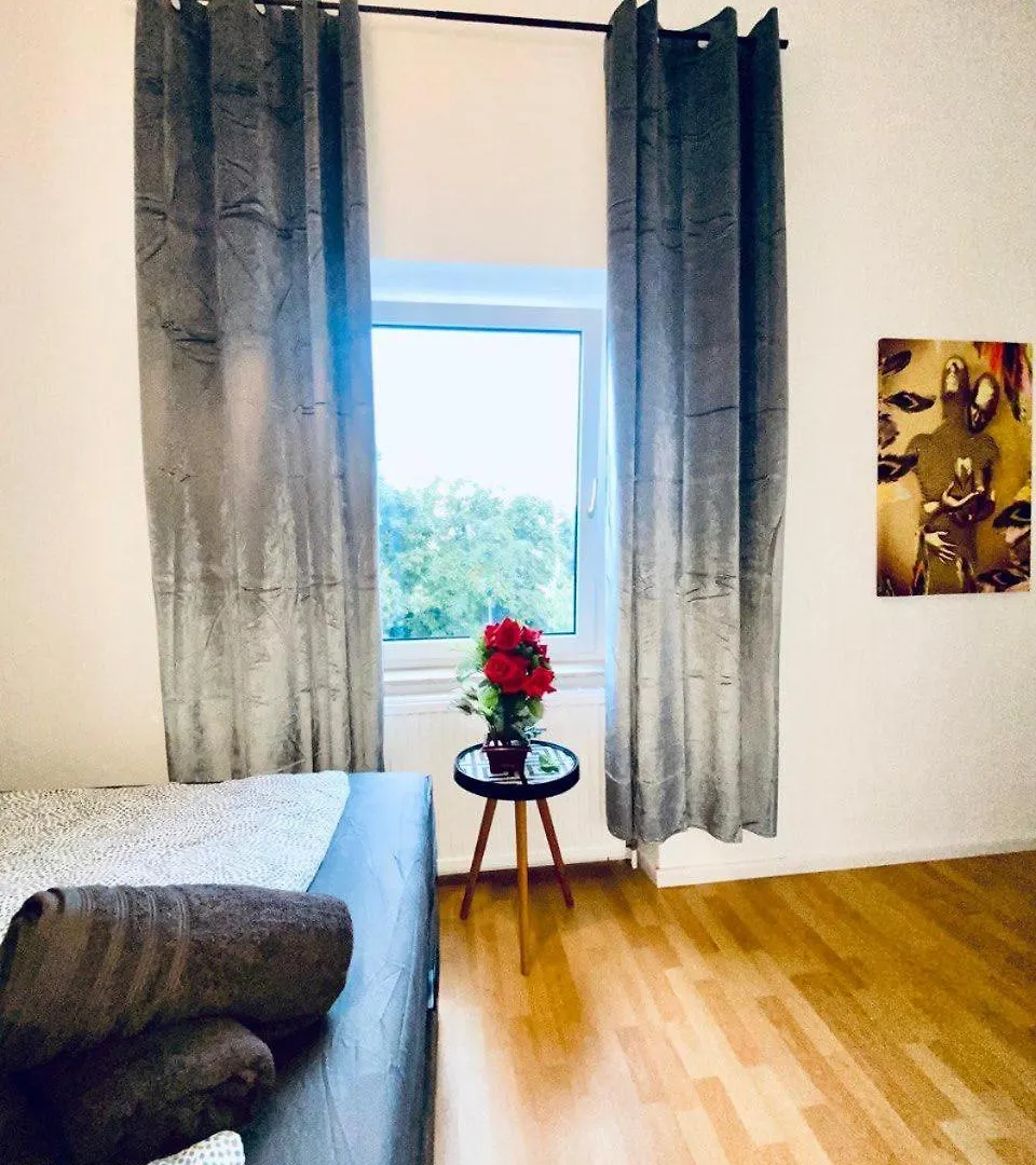 Spacious 4-Bedroom Shared Apartment For Big Groups Vienna